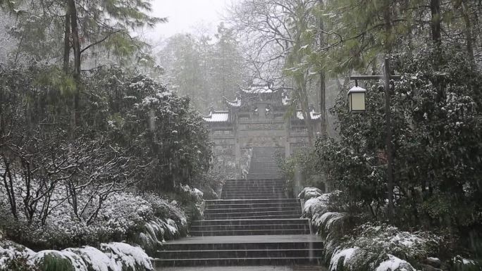 中国浙江杭州万松书院牌坊的雪景