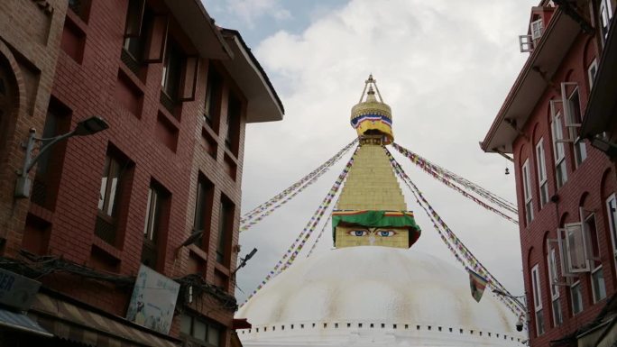 尼泊尔的加德满都佛寺，加德满都著名的佛教建筑，加德满都市中心的古老历史建筑