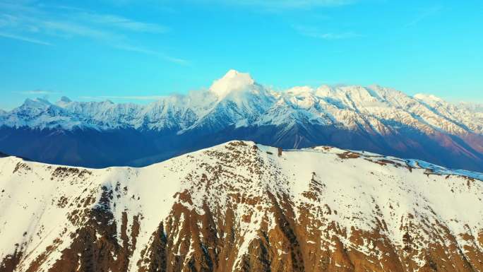 贡嘎雪山子梅垭口四川甘孜州下雪雪山延时1