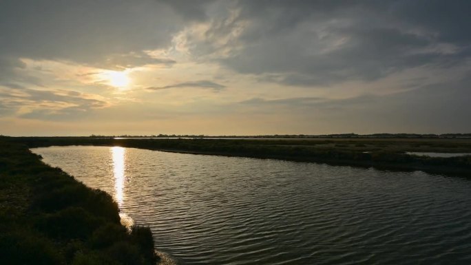 风帆世界纪录频道在海滩上的日出，圣玛丽-德拉-海，Provence-Alpes-Côte d 'Az