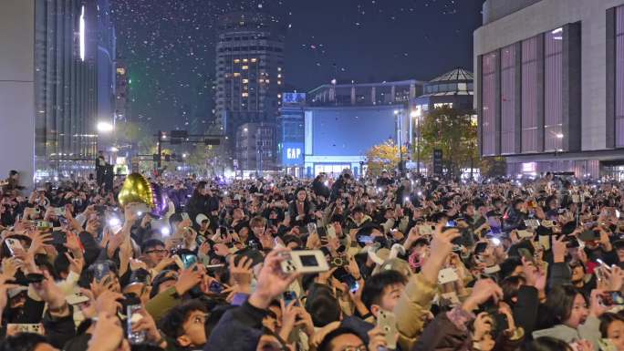 2025杭州湖滨银泰跨年
