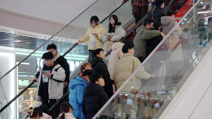 商场购物人山人海人流密集