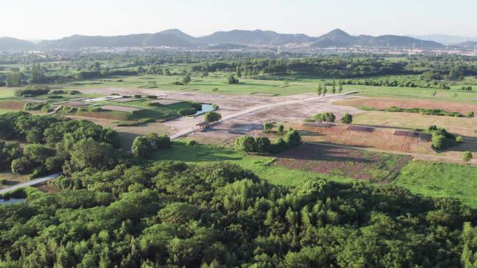 杭州良渚古城遗址公园日出晨雾良渚文化