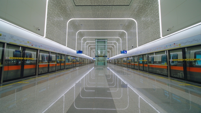 郑州地铁8号线圃田站  时光隧道