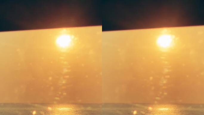 窗户望向美丽的金色海滩日落。