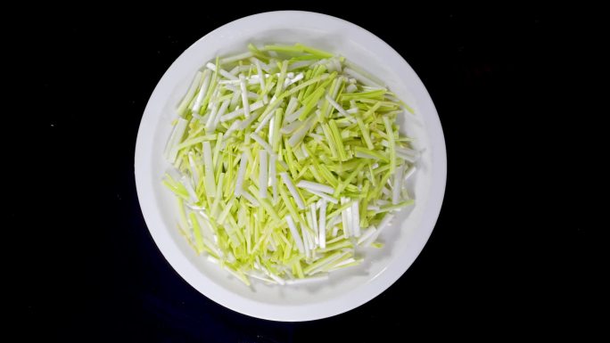一盘新鲜韭黄 蔬菜美食韭黄蒜黄