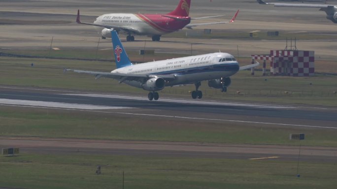 南航A321客机降落深圳 从温州机场起飞