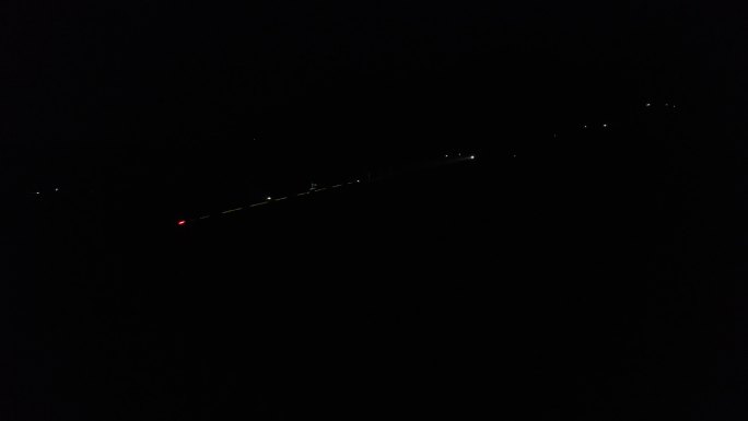 夜晚高铁