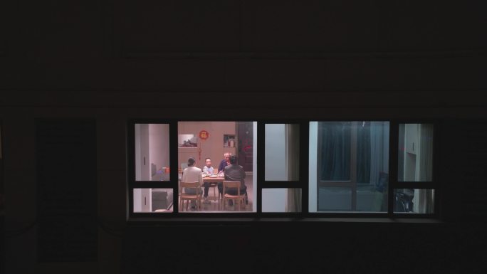 夜晚一家人吃晚饭 团圆幸福一家人 年夜饭