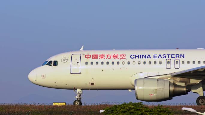 东方航空飞机起飞出场