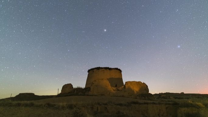 山西忻州偏关县长城夜空流星雨延时