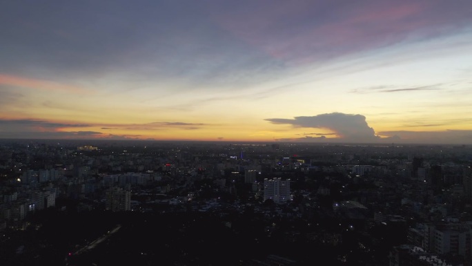 壮观的日落无人机视频的城市景观达卡，孟加拉国