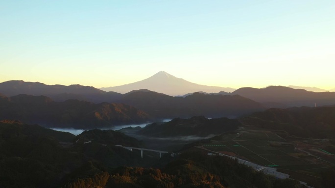 富士山的直升机拍摄