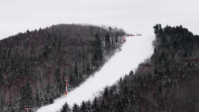 航拍黑龙江伊春梅花山滑雪场雪景