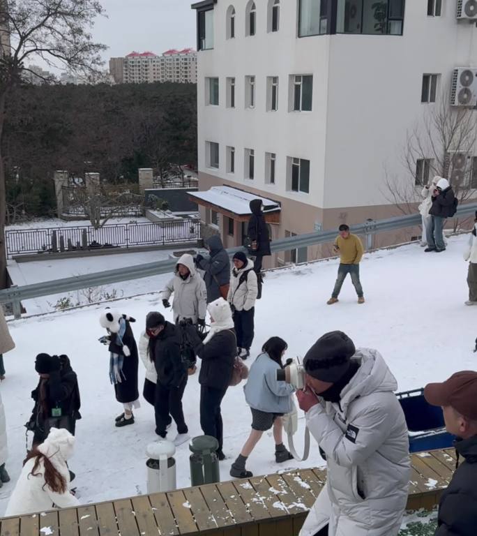 竖拍威海网红火炬八街冬季下雪