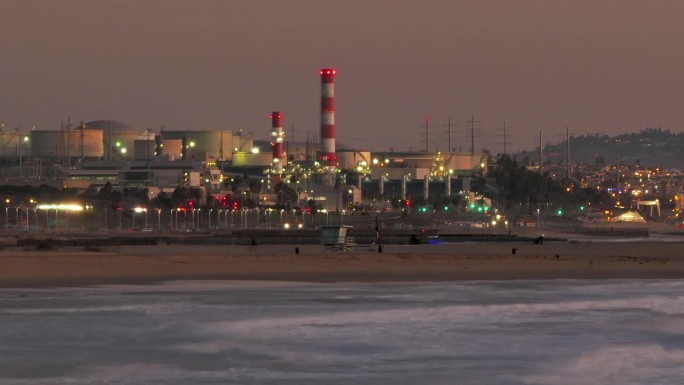 加州海岸的炼油厂和发电厂的时间流逝