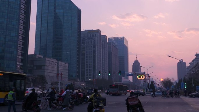 日落时分，中国北京建国门外大街WS