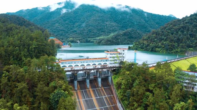 水库泄洪放水开闸水力发电站桂林水库大坝
