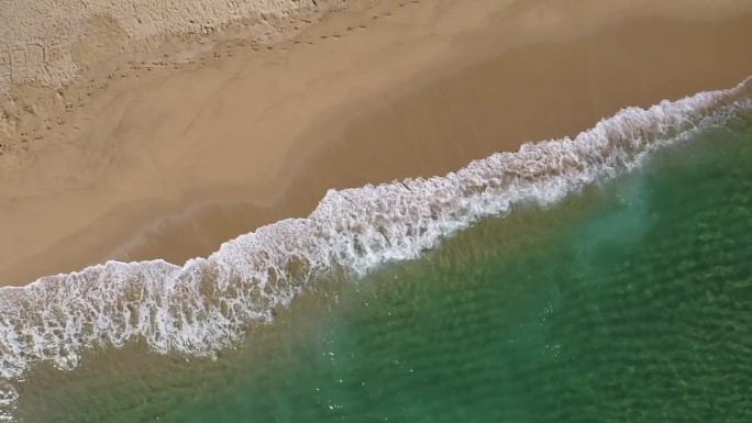 江原道，东海市，汉岘海滩和海浪 / 韩国