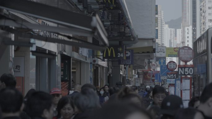 街上人潮汹涌‌‌