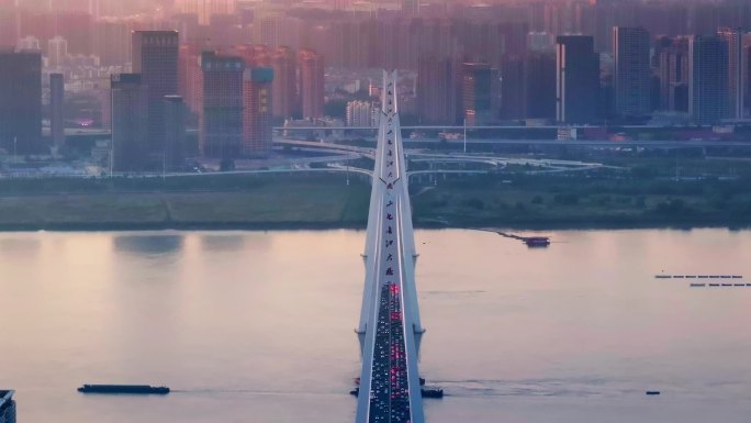 武汉二七桥、天兴洲桥落日车流建筑交织空镜