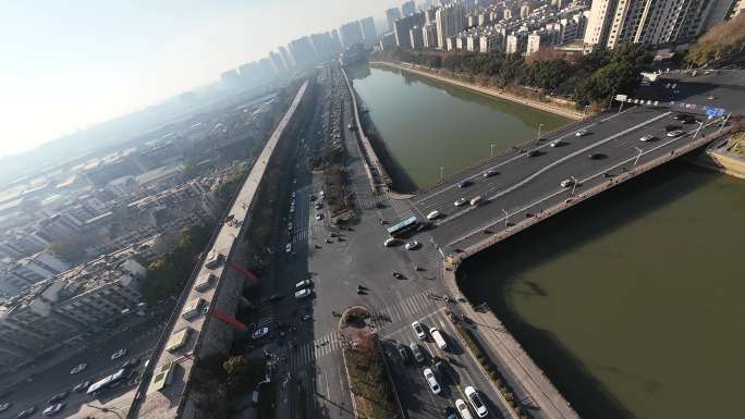 2025南京城墙挂春联航拍穿越机