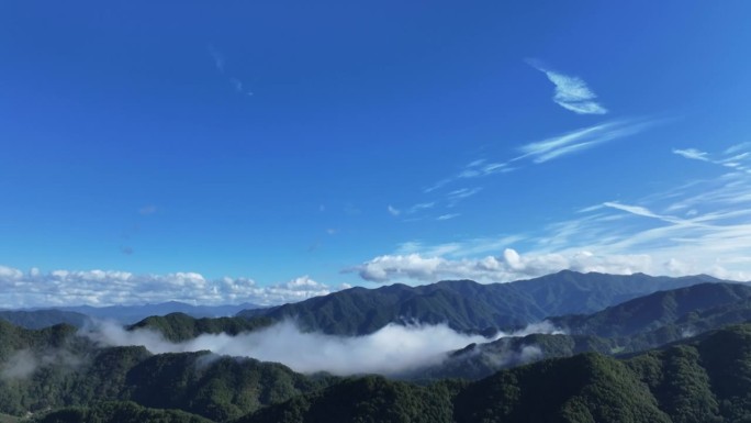 江原道，洪川郡，云朵与山脉 / 韩国