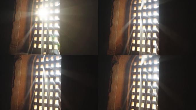 阳光透过古庙内的窗户