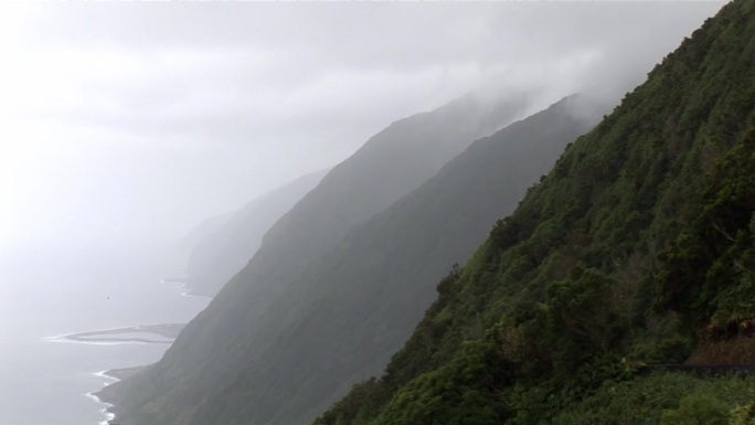 葡萄牙圣乔治，Faja dos Cubres海岸线上的雾山