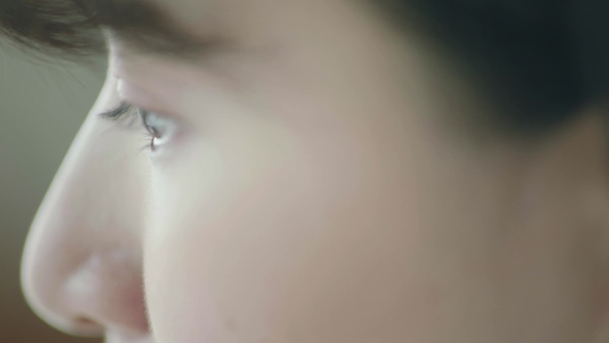 女性 特写眼部 不同的情绪