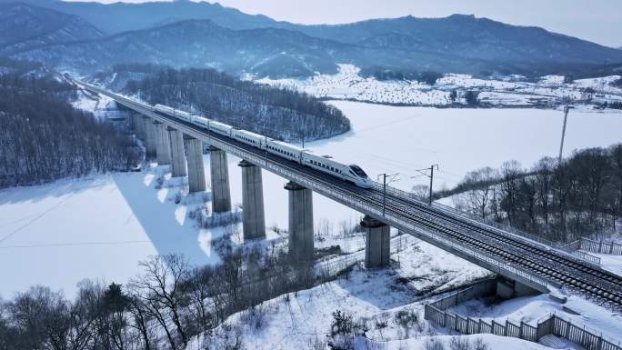 北方高铁穿越冰雪 东北高铁 雪天高铁