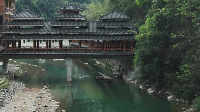 水上风雨桥风景