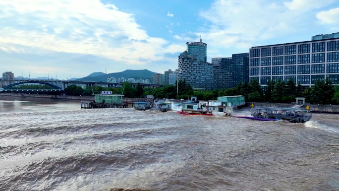钱塘江潮水经过杭州市区