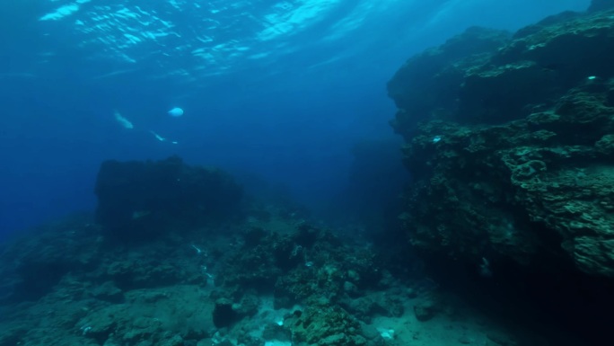 马里亚纳海沟 西南至雅浦岛附近