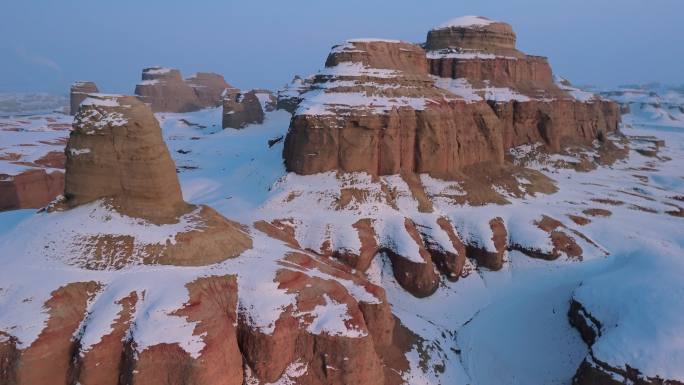 冬季乌尔禾魔鬼城雅丹雪景