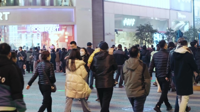 上海市外滩南京东路街景夜景人流人群
