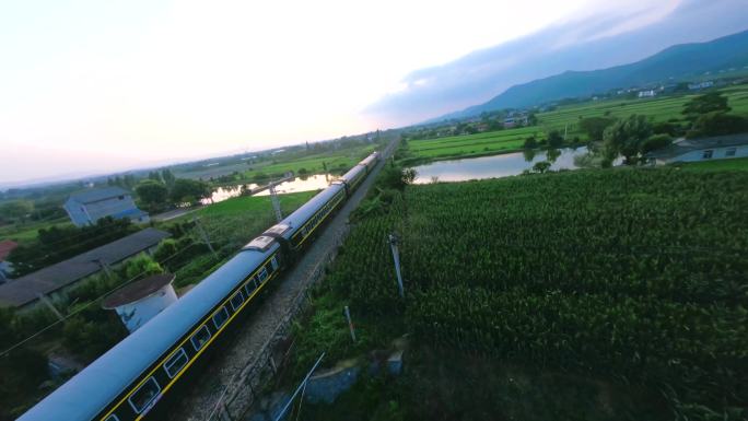 穿越机拍摄田野火车  田园火车火车奔跑