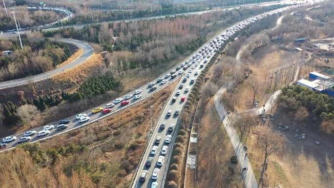 堵车航拍高速堵车