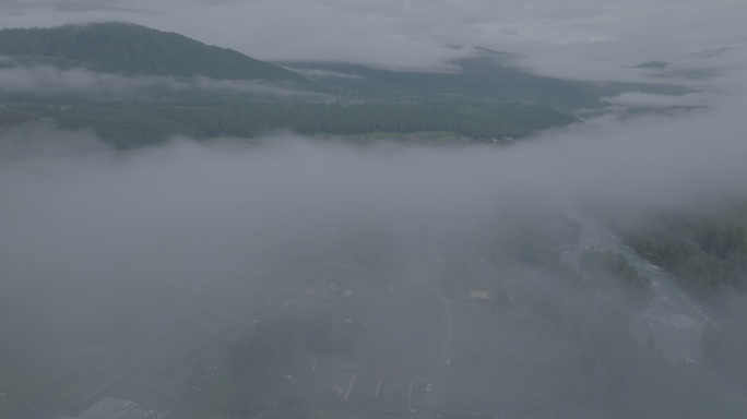 阿勒泰禾木村晨雾航拍