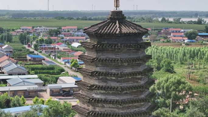 康平小塔子村里的辽塔