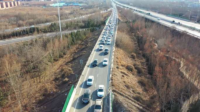 堵车航拍高速堵车