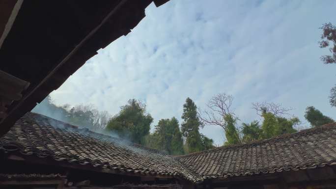 乡村老家怀旧偏远山区土灶烟火气老房子烟囱