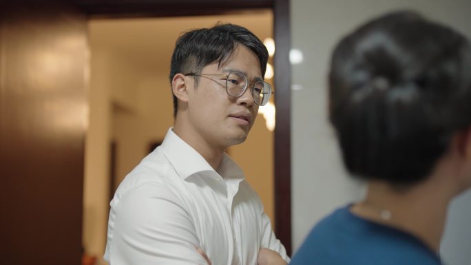 父母担心孩子的成绩