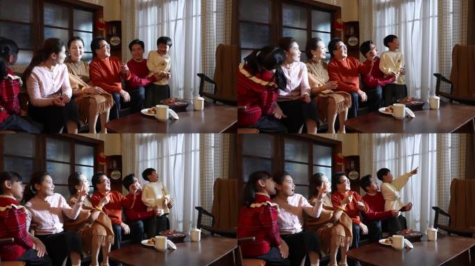 一家人老人小孩子女父母幸福团聚家庭客厅