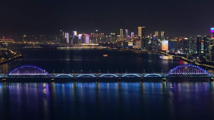 杭州钱塘江两岸建筑夜晚亮灯瞬间