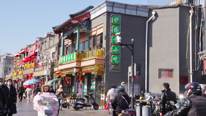 护国寺小吃街街景