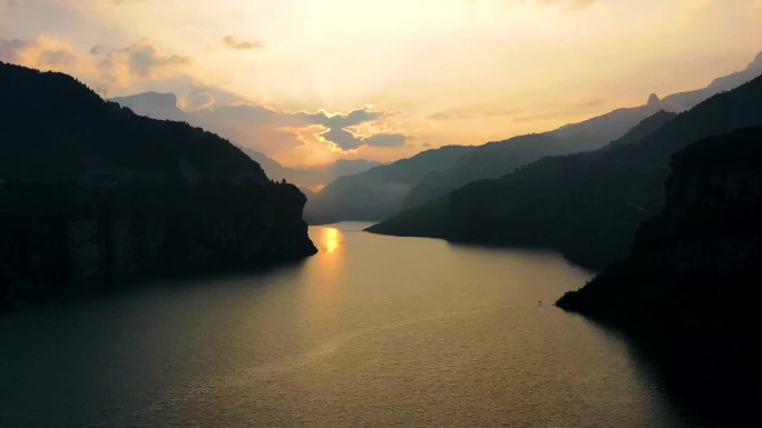 湖光山色 金山湖 日出