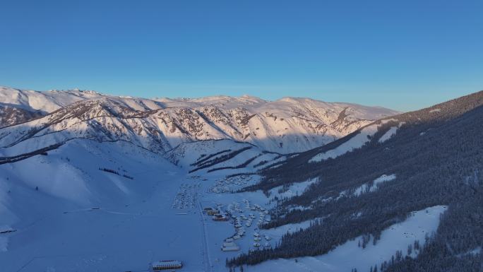 阿勒泰雪山