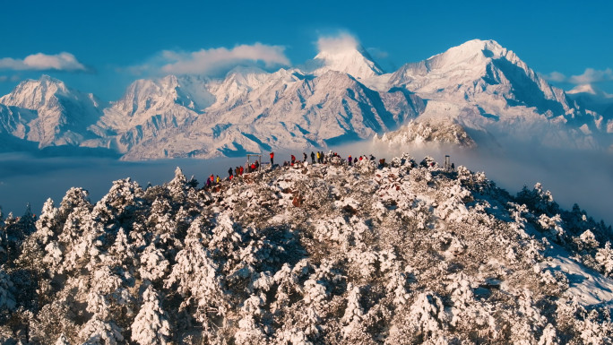 震撼云海日出雪山佛光贡嘎川西雪景