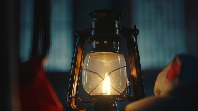 油灯马灯革命火种煤油灯红色革命红军冲锋号